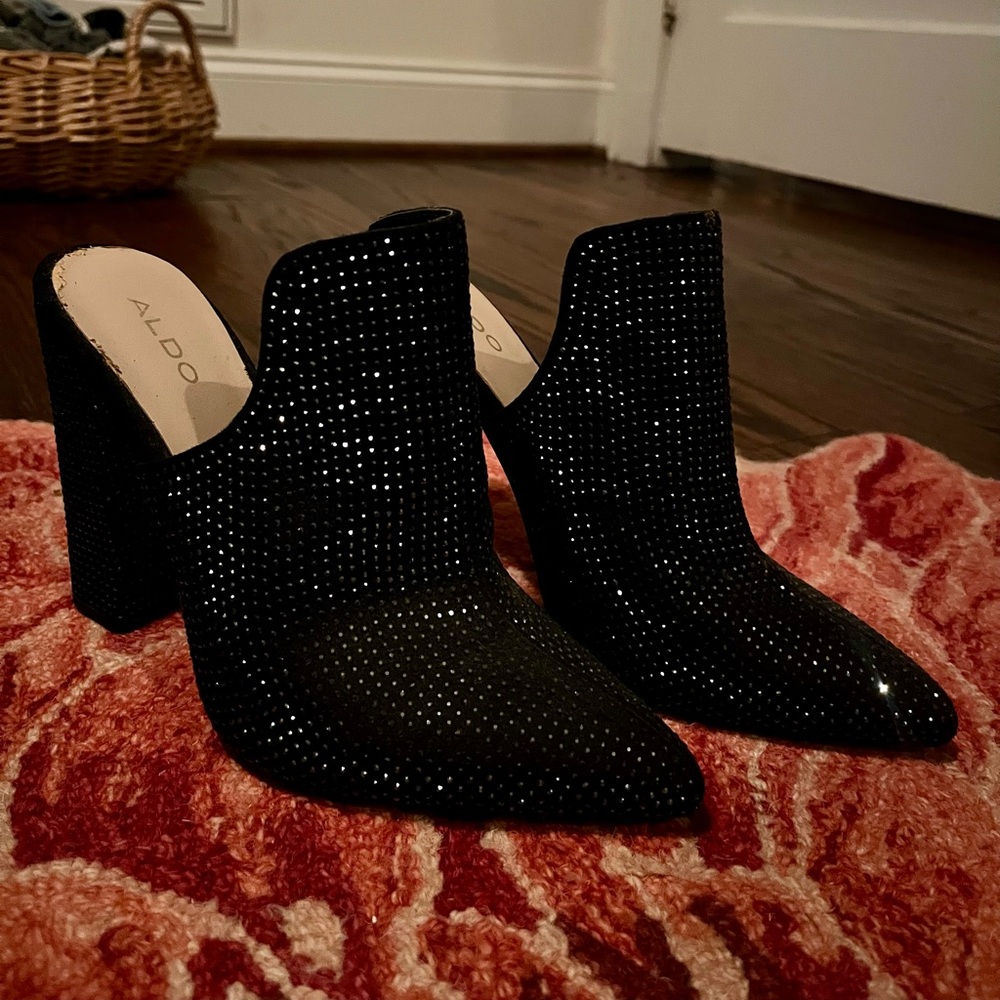 Sparkly Heeled Pointy, Close Toed Shoes Women’s Size 8